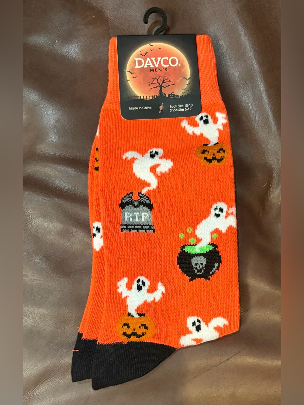DAVCO Men's Halloween Socks Ghost Pumpkin RIP Cauldron Orange NWT 10-13 - Picture 2 of 4